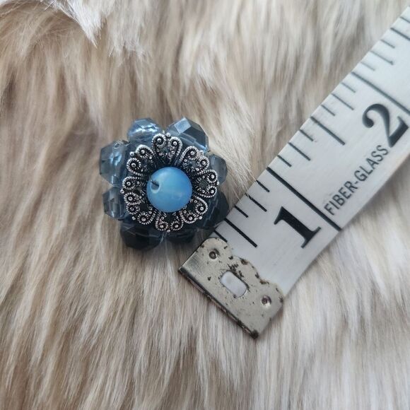 Vintage Beaded Flower Clip-On Earrings Blue and Silver - Picture 5 of 6